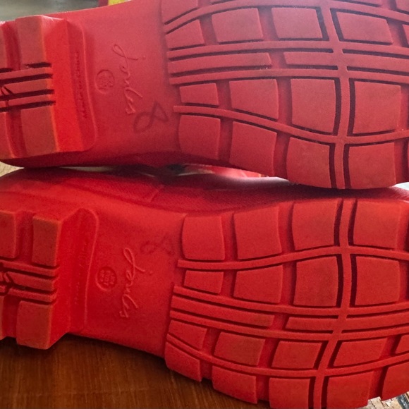 Joules Vibrant Red Floral Boots - Picture 8 of 8